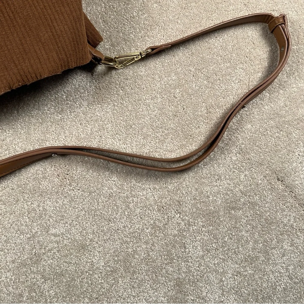 Isaac Mizrahi Brown Bucket Bag Cinch Top Camel Color Ribbed